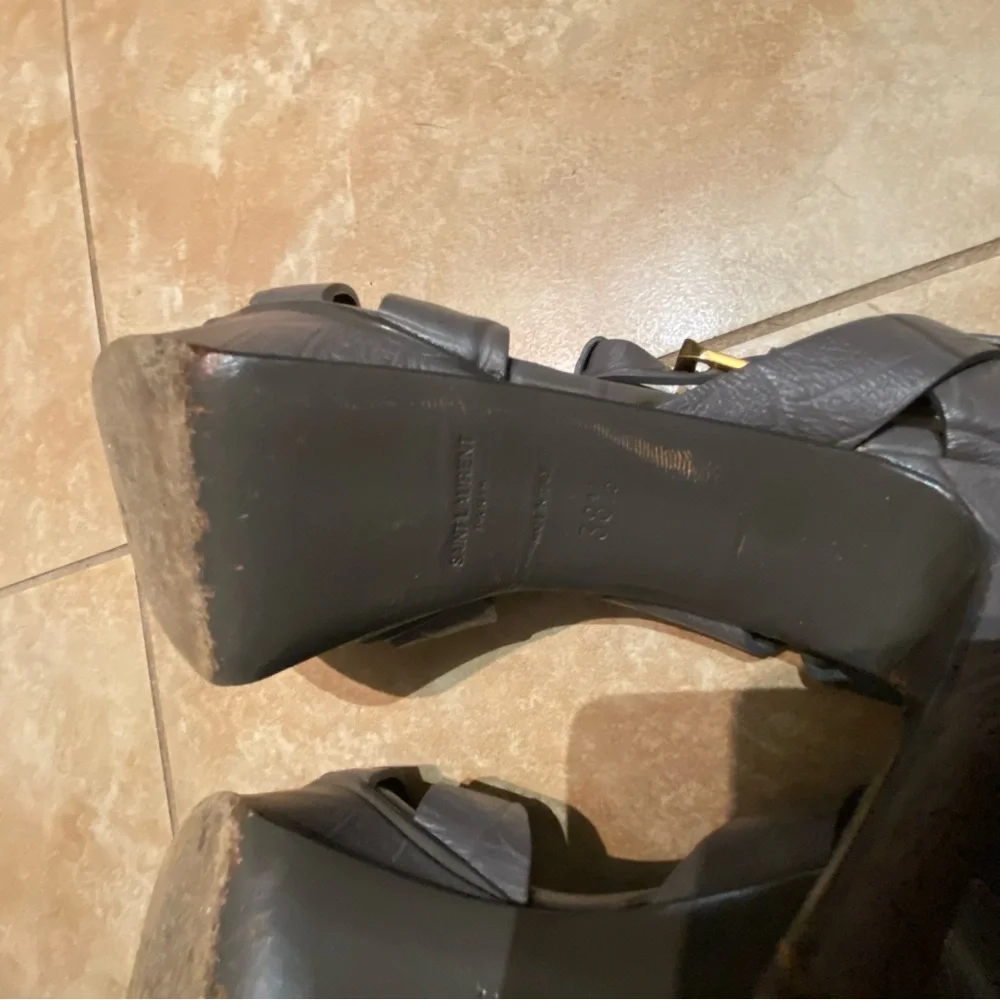 SOLD Saint Laurent Grey Alligator Embossed 75 Tribute Heels Size 38.5 EU - Picture 9 of 10